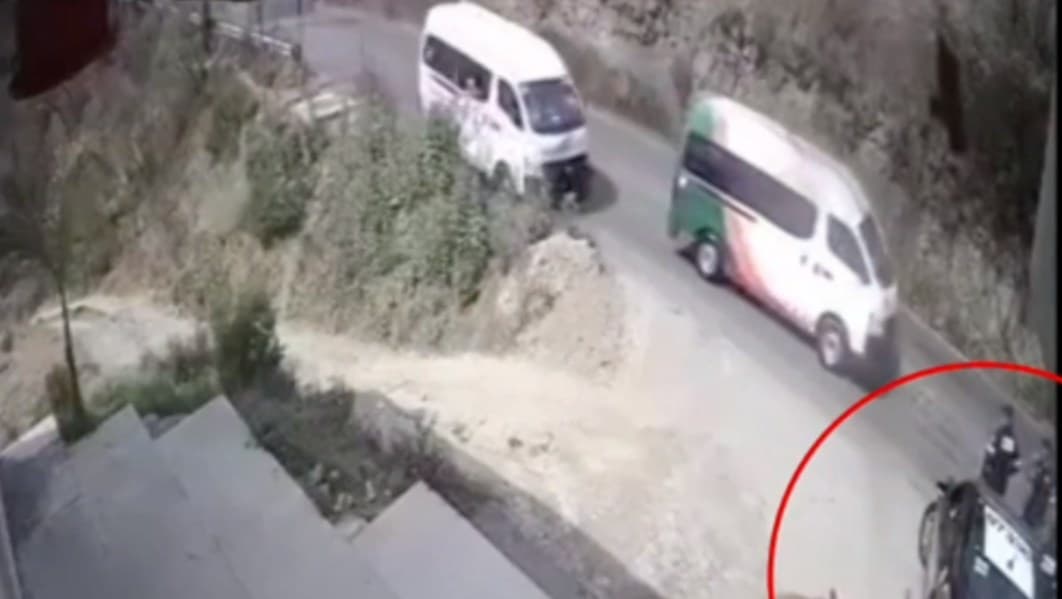 (Video) Chofer de combi mata a Policía tras atropellarlo