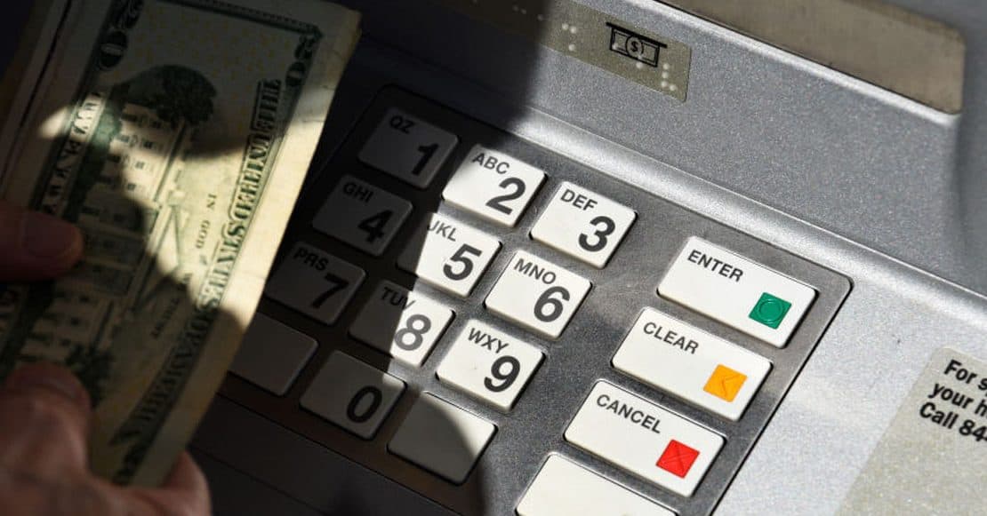 Banco le cancela sus cuentas a mujer por quejarse del mal servicio en Twitter