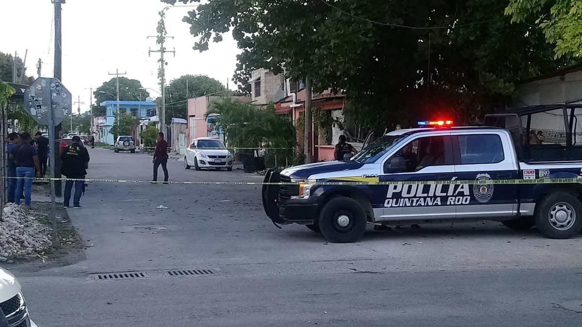 Asesinan a un sujeto en la puerta de su casa en Cancún