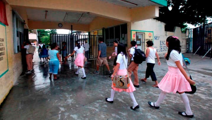 Reanudan clases más de 430 mil estudiantes en Quintana Roo