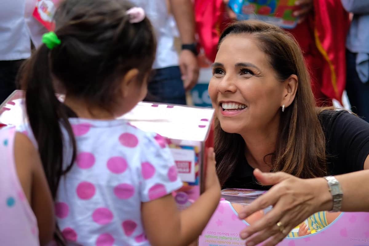 Entrega Mara Lezama juguetes en Cancún por Día de Reyes