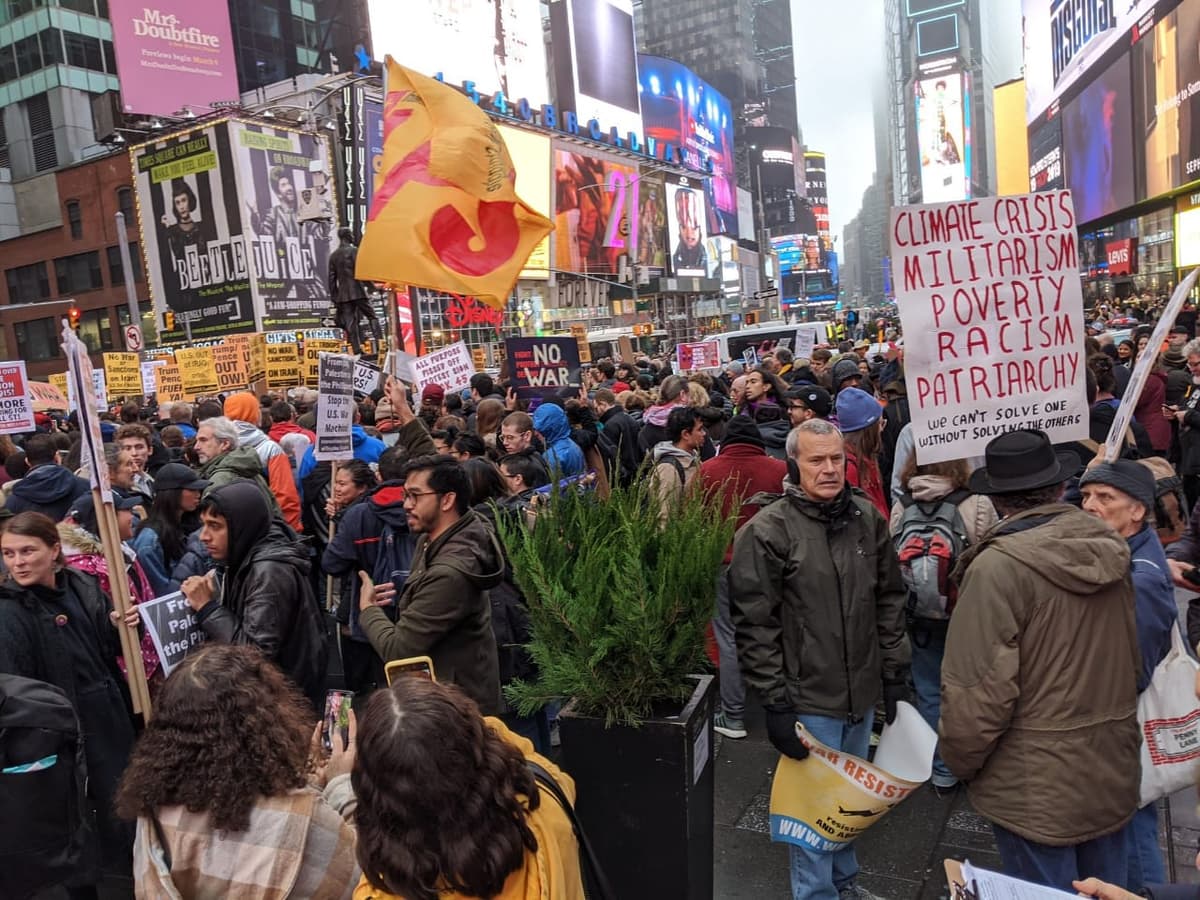 Galería: Salen a protestar en Estados Unidos contra los bombardeos