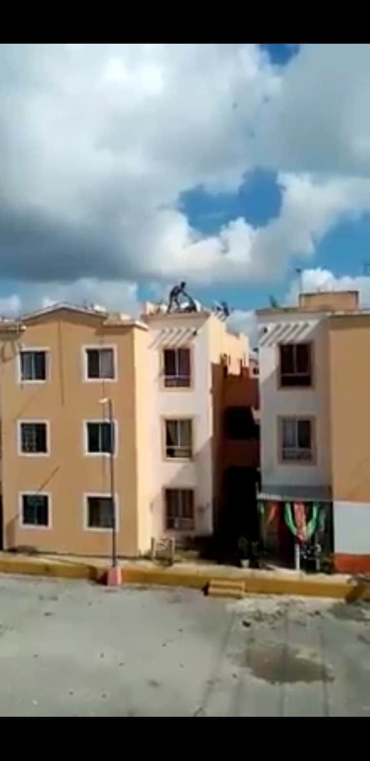 Ladrón que huía se avienta de un edificio de Villas Otoch en Cancún