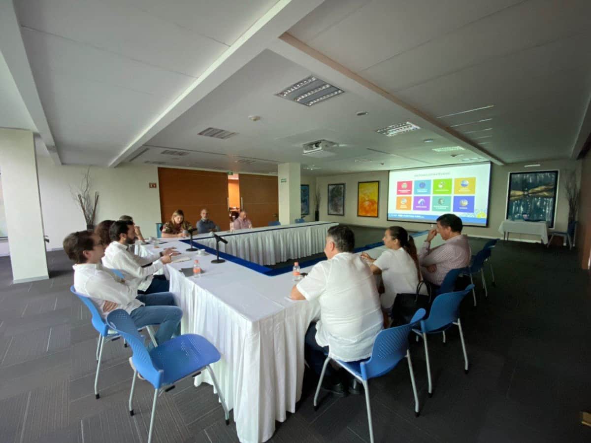 Se reúne Bernardo Cueto, director de IDEFIN, con cónsules honorarios de varias naciones