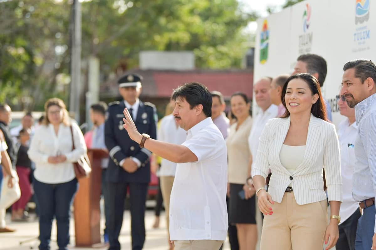 Víctor Mas Tah encabeza ceremonia del Día de la Bandera en Tulum
