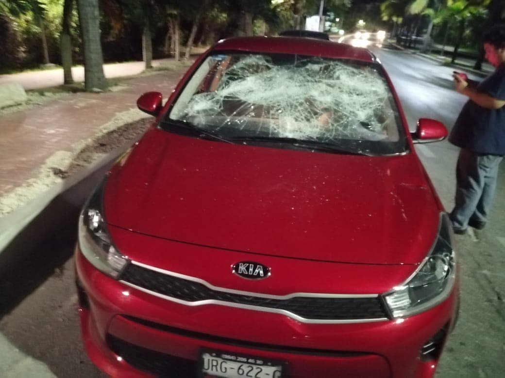 Video: ¡Otra agresión de taxistas contra Uber en Cancún!