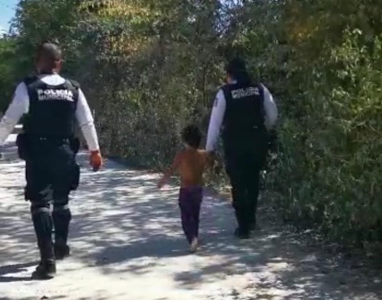 Padres olvidan a su hijo pequeño en Playa del Carmen