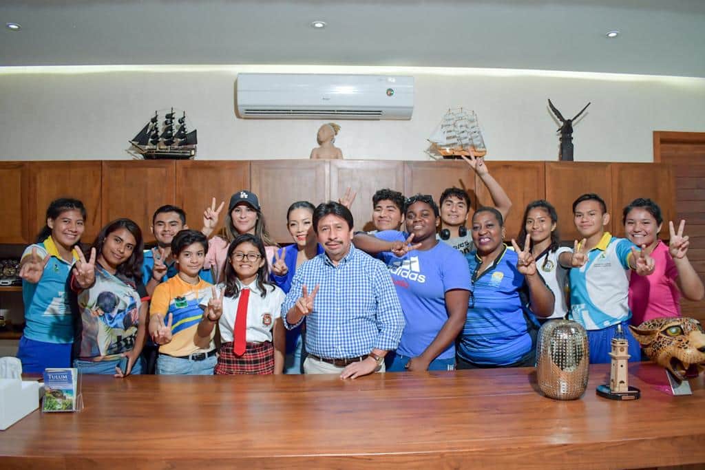 Motiva Víctor Mas a jóvenes de Tulum que van a evento nacional de Judo