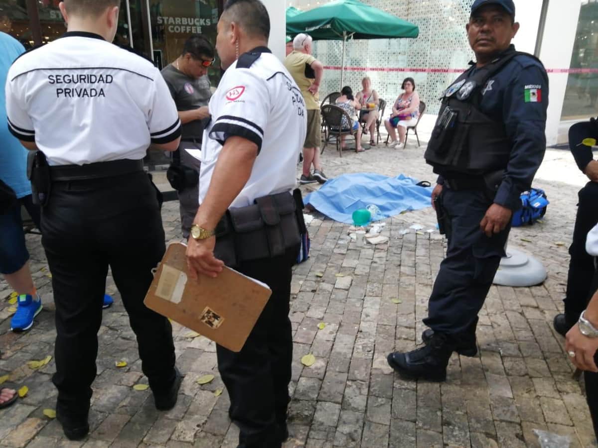 Muere turista en la Quinta avenida de un infarto