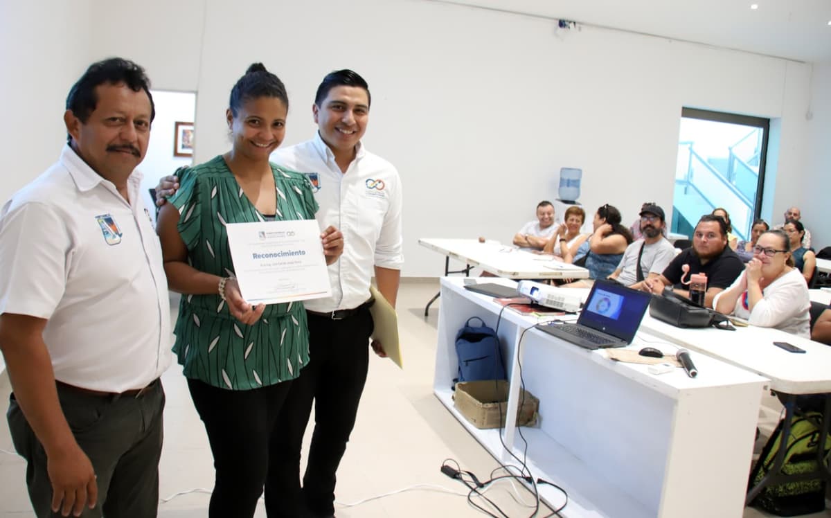 Imparten curso de ventas a micro empresarios y artesanos en Puerto Morelos