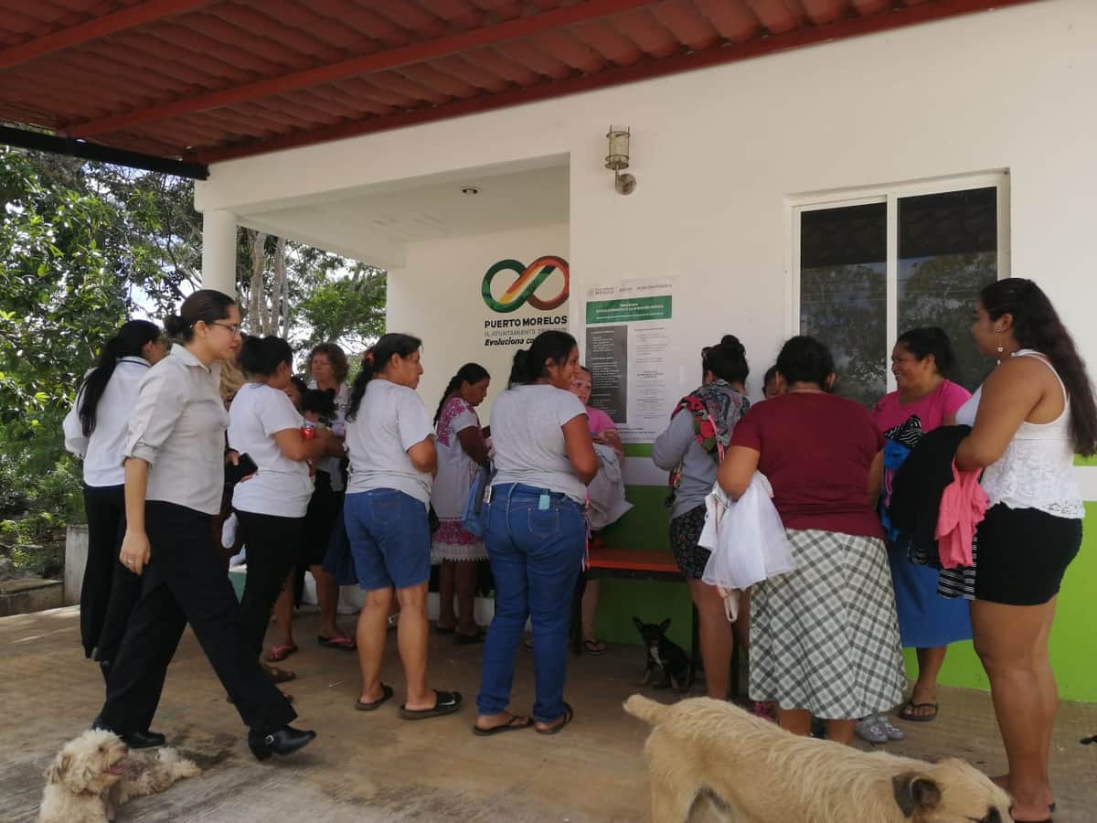 Gobierno de Puerto Morelos atiende de forma constante a los sectores vulnerables