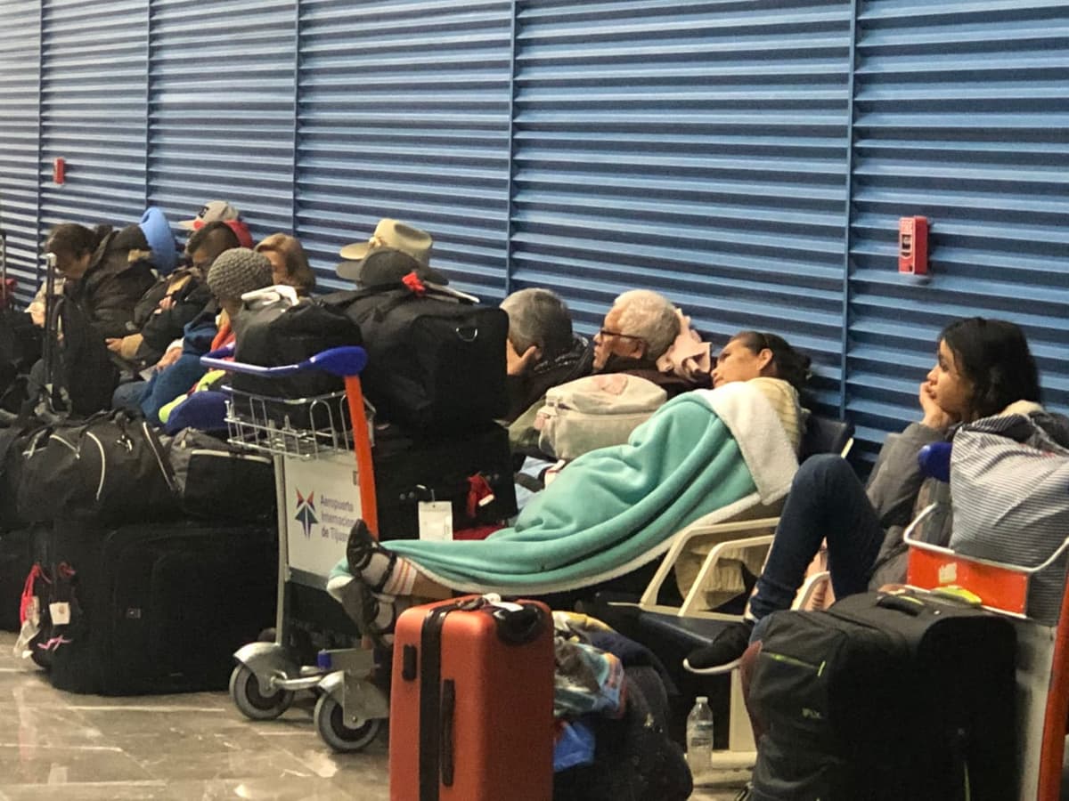 Video: Reportan retrasos de hasta 10 horas en vuelos de Volaris