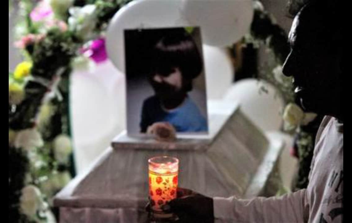 Cientos dan último adiós a Fátima en Tulyehualco; exigen justicia