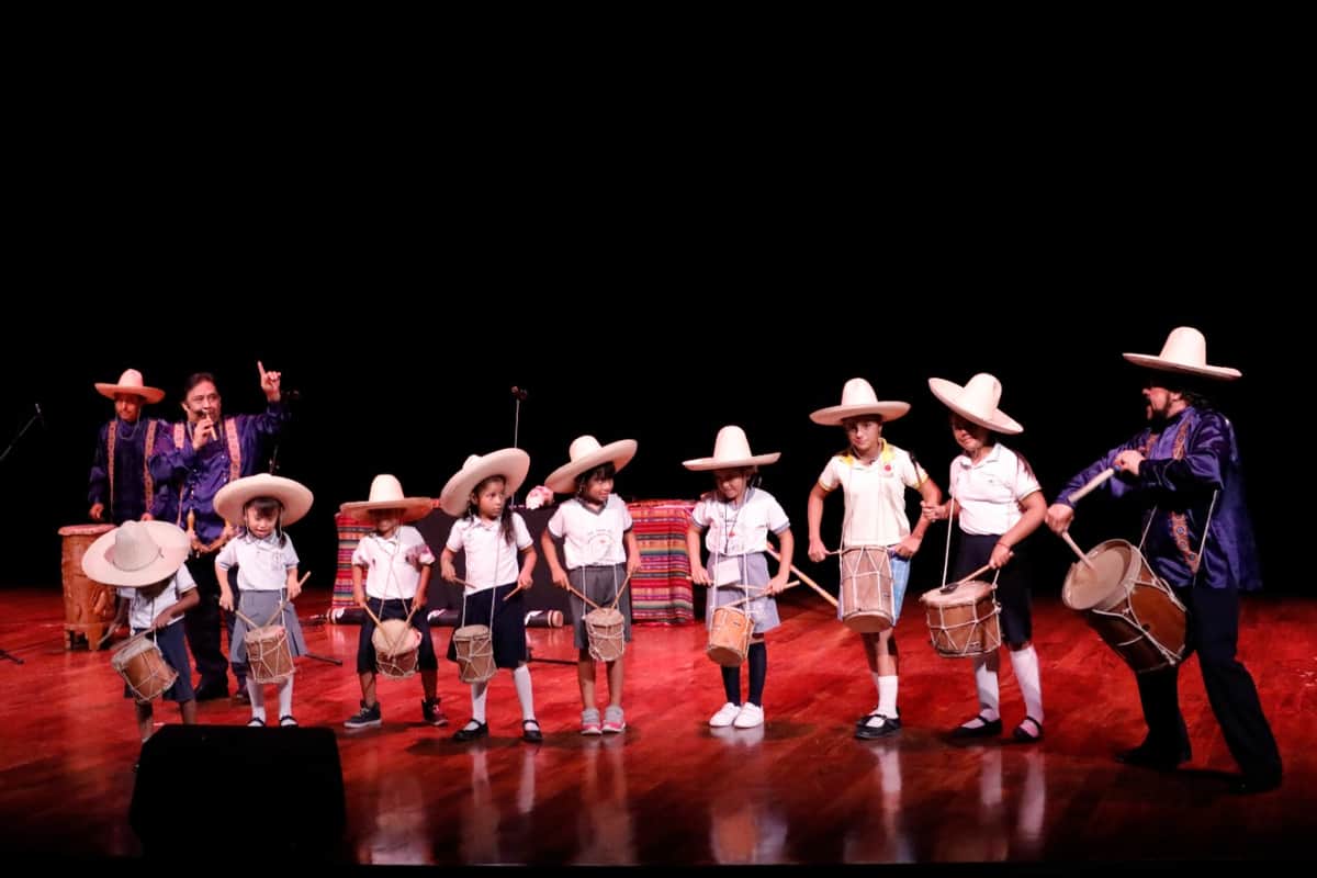 Alumnos de primaria disfrutan de las actividades culturales de Playa del Carmen