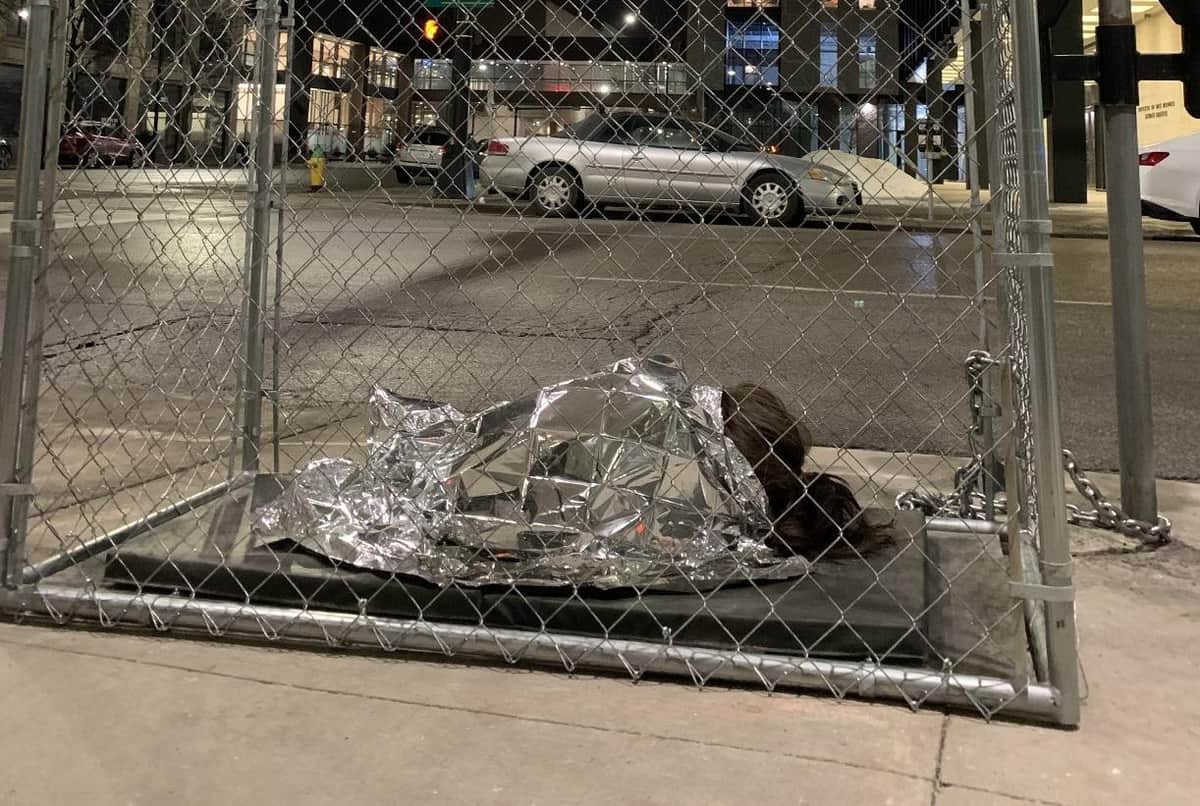 Con "niños" encerrados en jaulas, protestan contra políticas migratorias de Trump