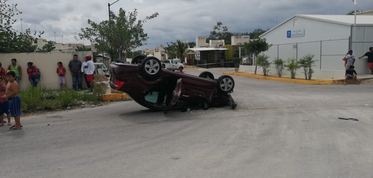 FOTOS: Se registra aparatoso choque en Playa del Carmen