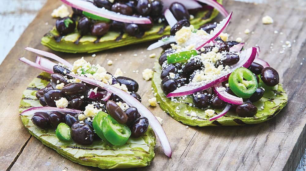 Estas son 10 recetas de nopales y frijoles para sobrevivir esta quincena