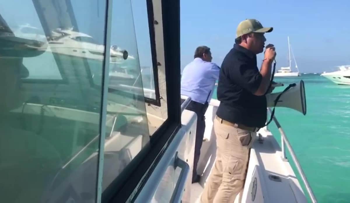 Desalojan a embarcaciones en Isla Mujeres