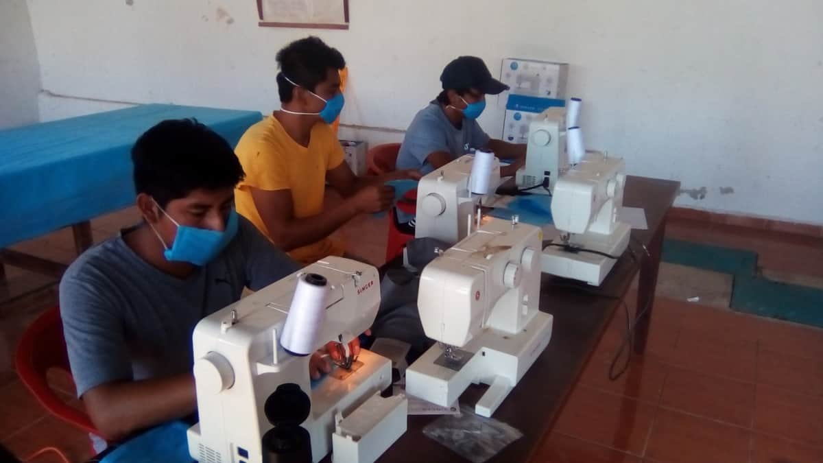 Internos se suman contra el coronavirus con la elaboración de cubrebocas en Playa del Carmen