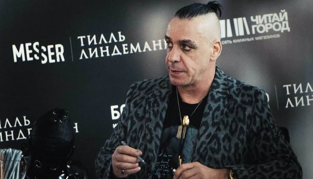 Vocalista de Rammstein da negativo a coronavirus; padece neumonía