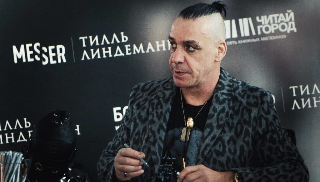 Vocalista de Rammstein da negativo a coronavirus; padece neumonía