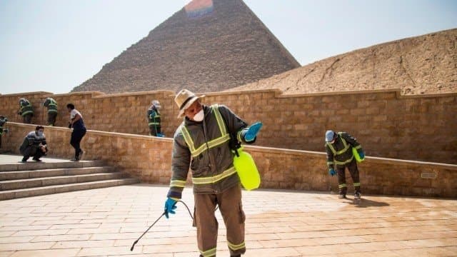 Desinfectan pirámides de Egipto por pandemia de coronavirus