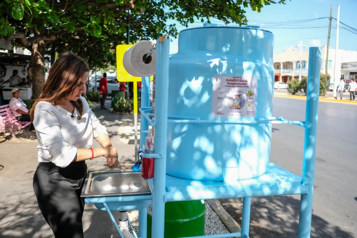 Instaló Mara Lezama dispensadores para fomentar la higiene