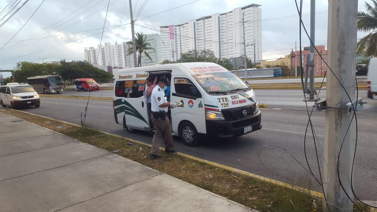 Continúan operativos de prevención contra coronavirus en transporte de Cancún
