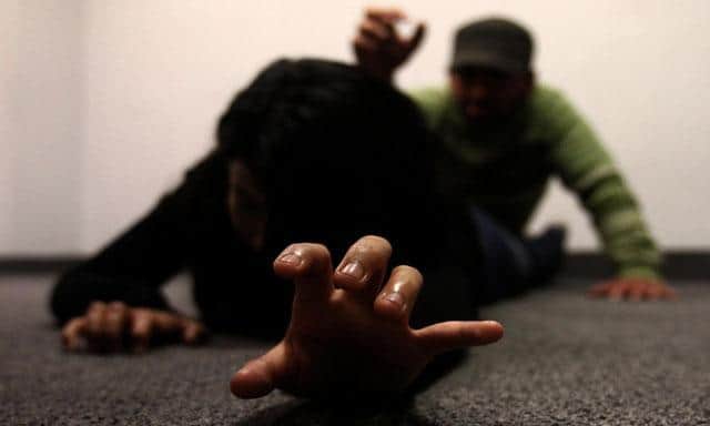 Estaba casada con un monstruo: abusó de su hija y ahora intenta desalojarla en Playa