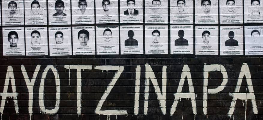 Detienen a dos funcionarios por el caso Ayotzinapa y busca Interpol a dos más