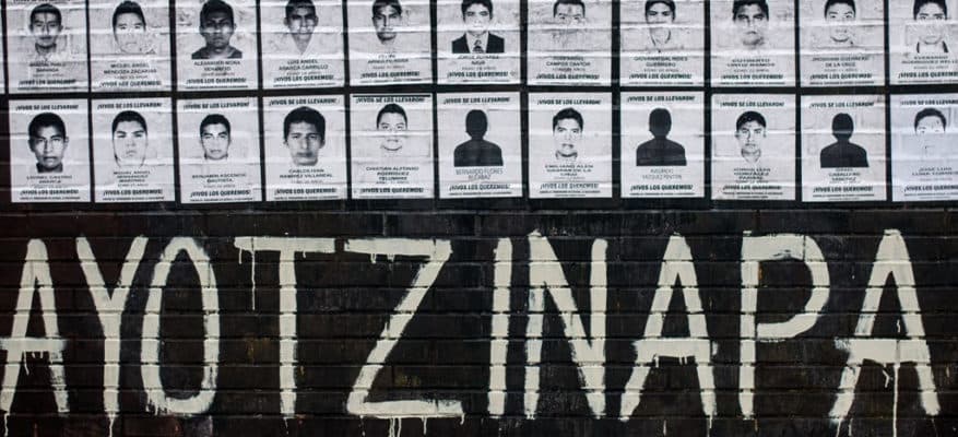 Detienen a dos funcionarios por el caso Ayotzinapa y busca Interpol a dos más