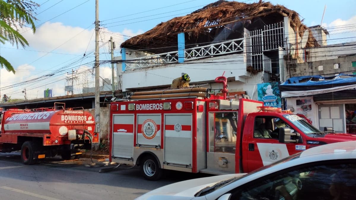 Se incendia marisquería en Playa del Carmen
