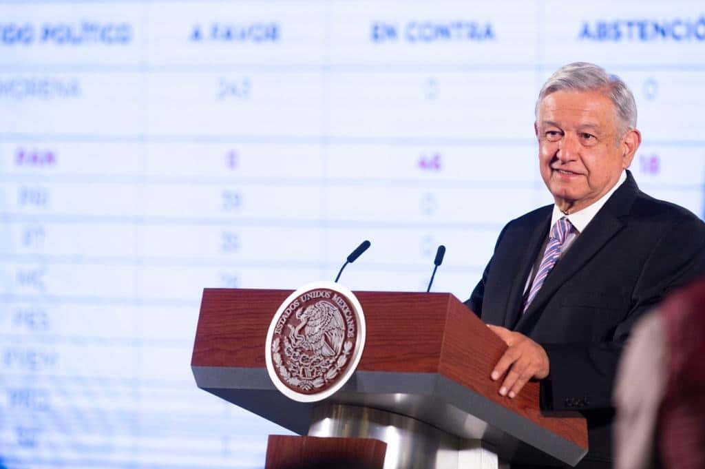 Invita AMLO a la gente a comprar "chachitos" para la rifa del avión