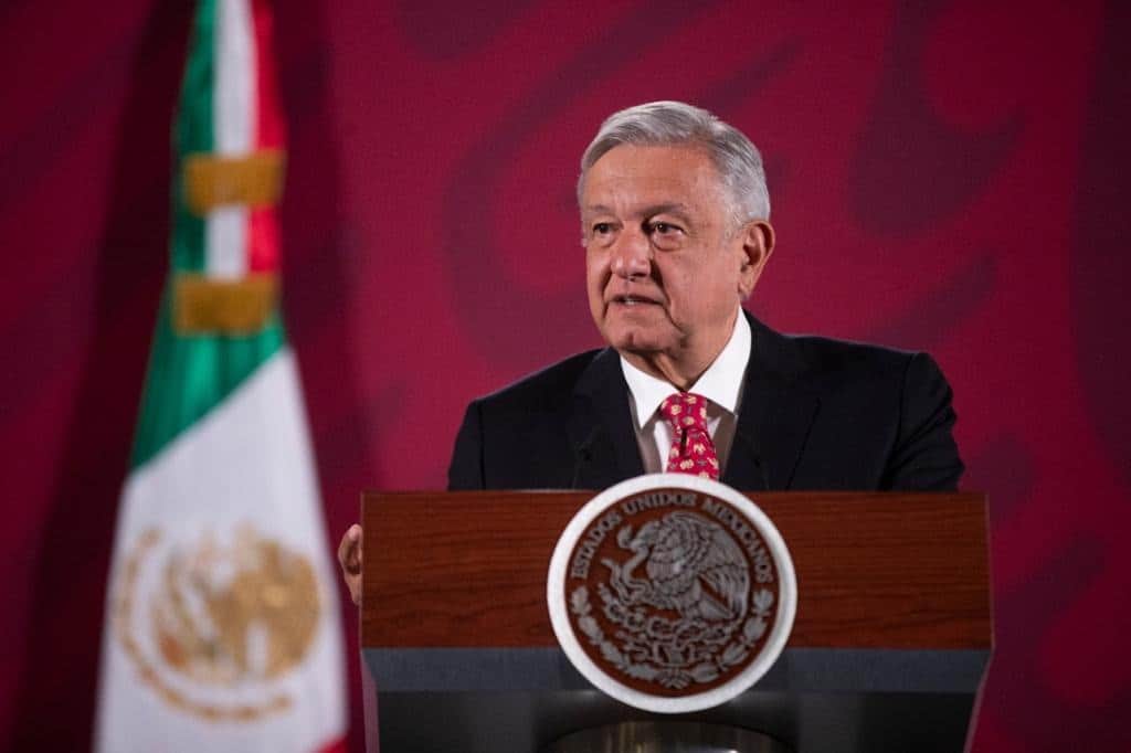 Peso logró resistir la caída de mercados financieros: AMLO