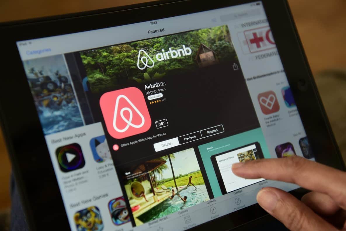 Alertan sobre estafadores que se hacen pasar por empleados de Airbnb