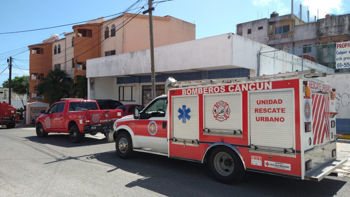 Logran controlar un incendio en la Supermanzana 64 de Cancún