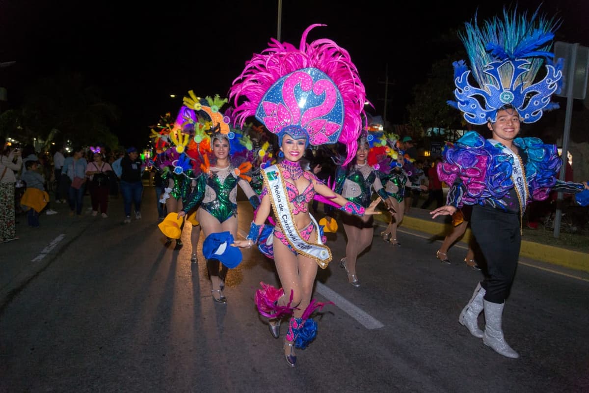 Lleno de color y alegría estuvo el segundo día de Carnaval Tulum 2020