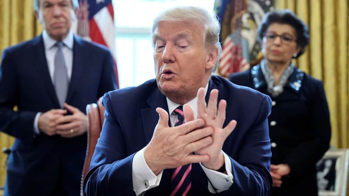 Más de 100 ingresados a hospitales de EU por ingerir detergente, como recomendó Trump