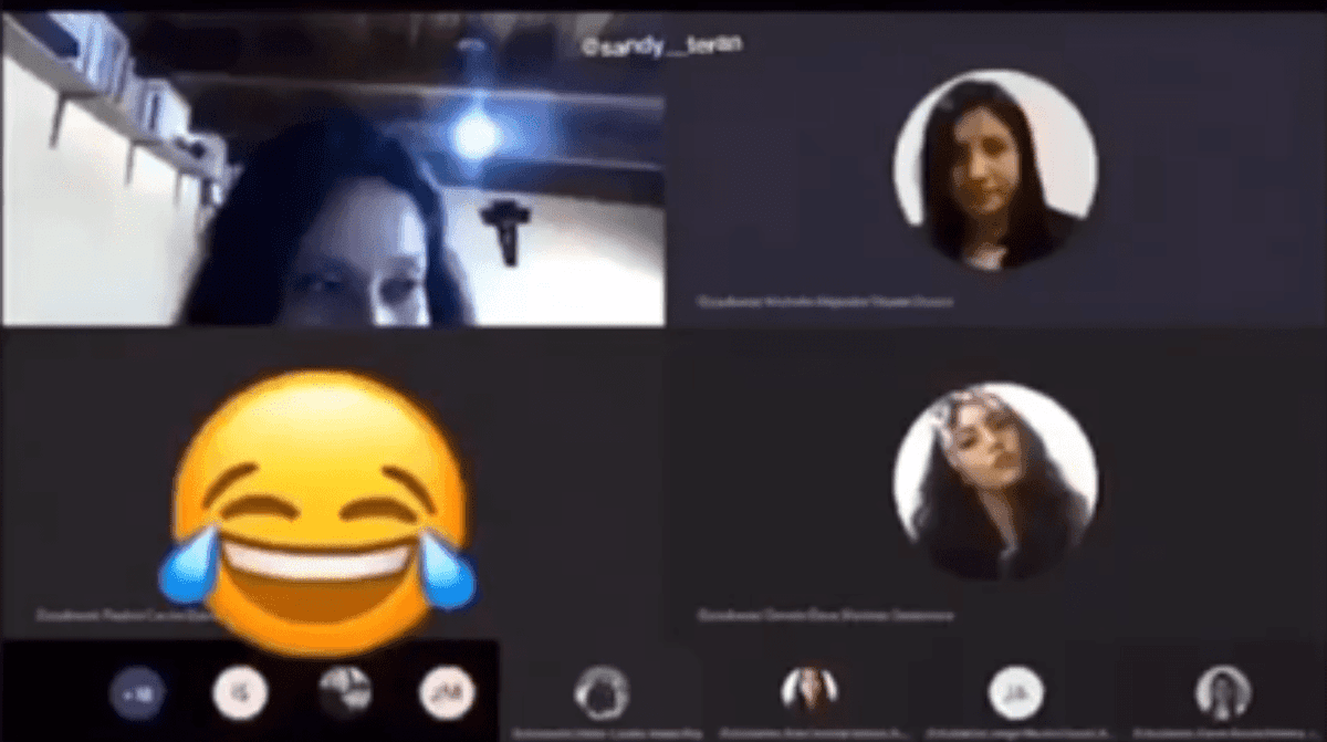 Video: Insulta a su maestra en plena clase; encendió su micrófono por error