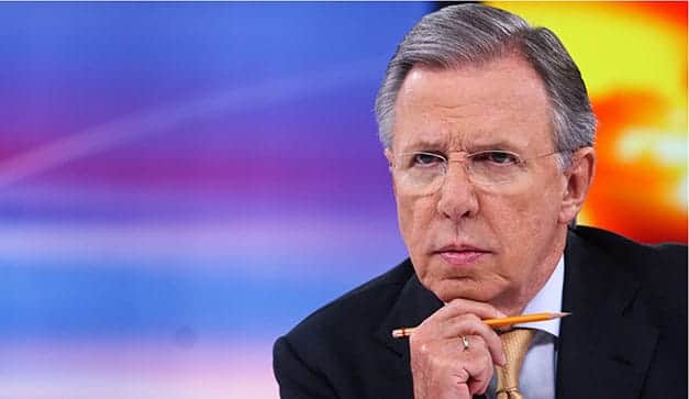 Video: Cae López Dóriga en broma en vivo; ¡fue albureado con Benito Camelo!