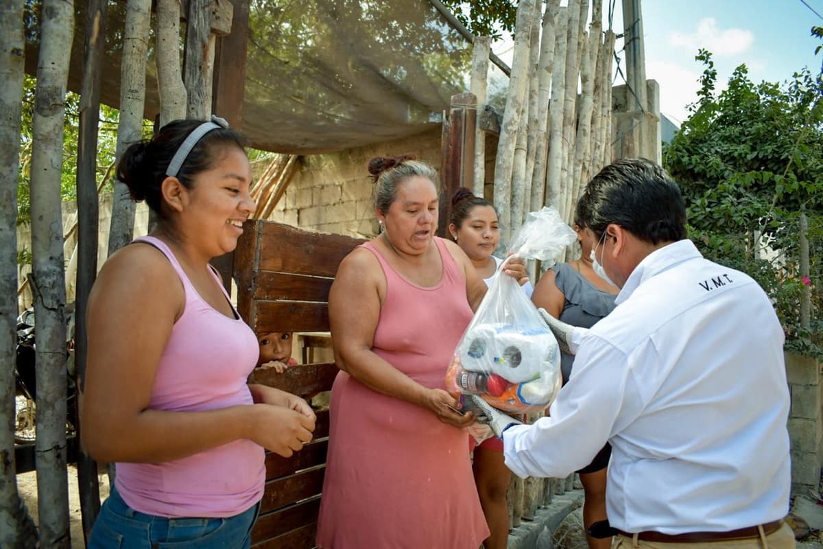 Entregan despensas a más de 3 mil familias de colonias irregulares y comunidades de la Riviera Tulum