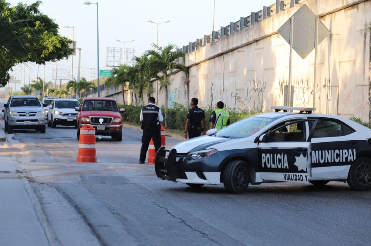 Cierran negocios a las 18 horas en Puerto Morelos: Nadie puede estar fuera de casa