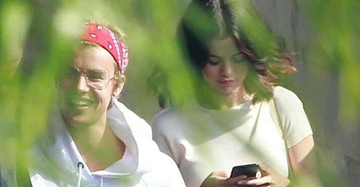 Captan a Selena Gómez y Justin Bieber juntos ¡hasta en las adicciones!