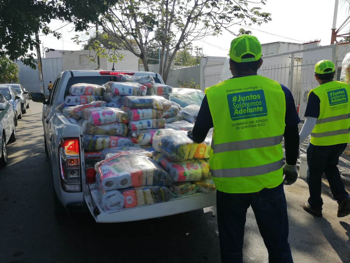 "Chalecos amarillos" repartieron 19 mil despensas, casa por casa, en Cancún