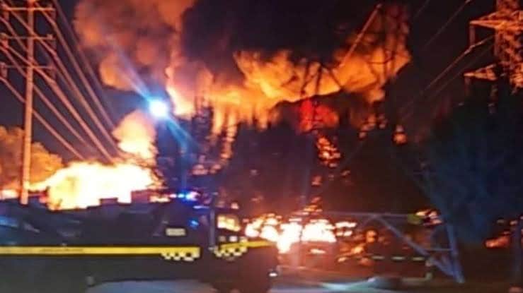 Videos: Registran incendio cerca de la central de abastos en CDMX