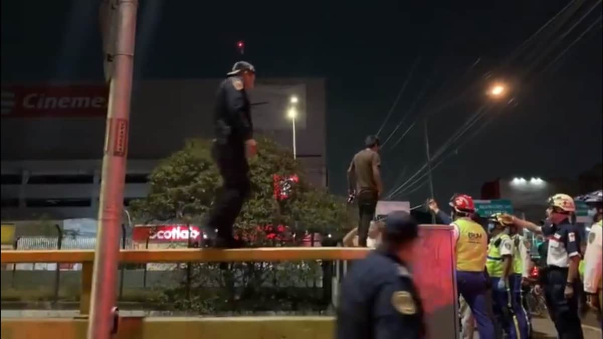 Video: ¡Impresionante!, policía de la CDMX salva joven que pensaba suicidarse