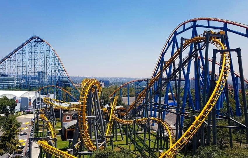 Por coronavirus, Six Flags regalará entradas gratis en 2021 a socios con pase anual