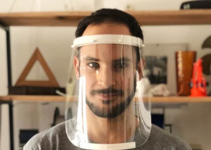 Mira cómo la gente imprime mascarillas desde su casa para ayudar ante coronavirus