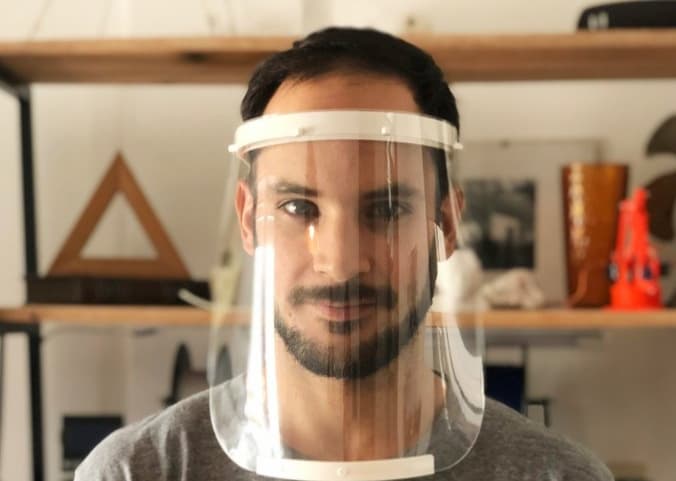 Mira cómo la gente imprime mascarillas desde su casa para ayudar ante coronavirus