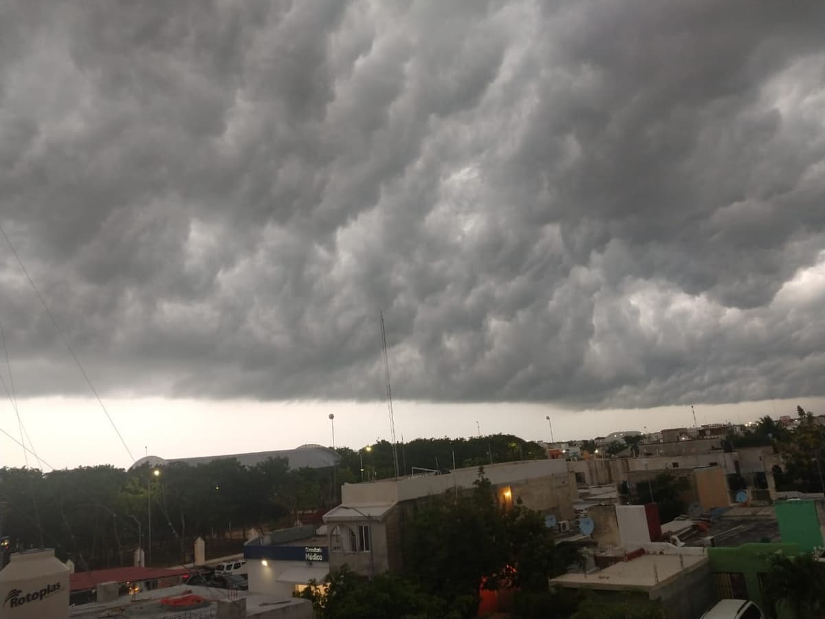 Fuertes lluvias y vientos se aproximan a Playa del Carmen